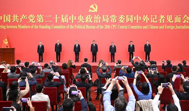 Xi Jinping, ÇKP liderlerinin basınla buluşmasına liderlik etti