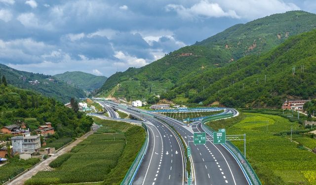 Çin'in ulaştırma yatırımı ilk üç çeyrekte yüzde 6,3 arttı