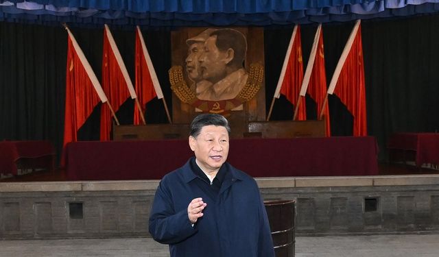 Xi, ÇKP liderleriyle birlikte Çin devrimcilerinin eski üssünü ziyaret etti