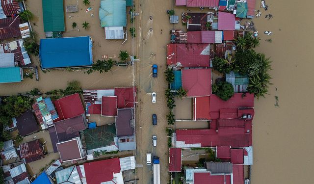 Güçlü tayfun nedeniyle Çin'in güneyindeki Hainan'da yüksek hızlı trenler ve uçuşlar durdu