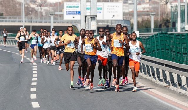 İstanbul Maratonu için Boğaziçi Köprüsü ve bazı yollar trafiğe kapatıldı