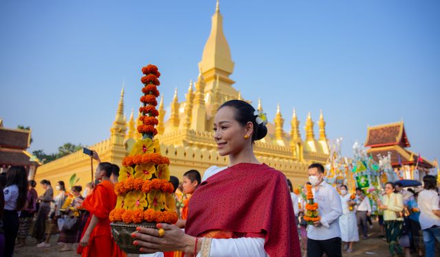 Laos'un en önemli dini bayramlarından That Luang Viyentiyan'da kutlandı