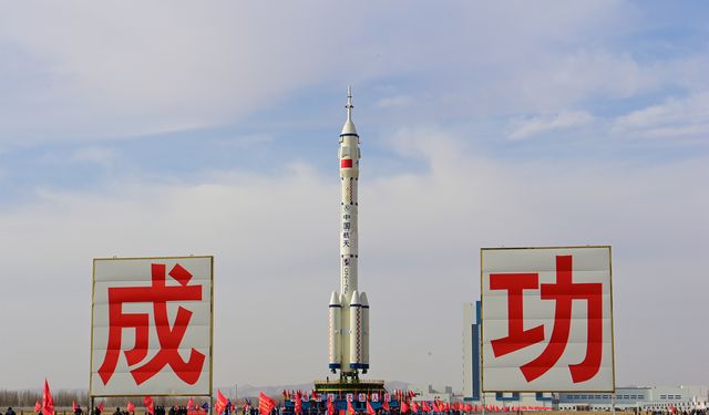 Çin, Shenzhou-15 insanlı uzay aracını fırlatmak için hazırlık yapıyor