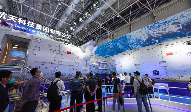 Airshow China'da, Tiangong Uzay İstasyonu'nun gerçek boyutlu replikası sergileniyor