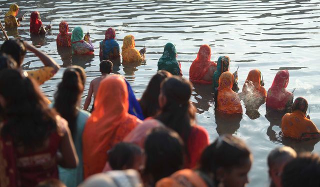 Hindistan'ın Bihar eyaletinde, dört günlük Hindu festivalinde 53 kişi boğuldu