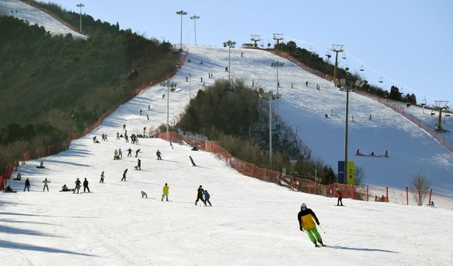 Beijing'deki kayak merkezleri kış sporu meraklılarının akınına uğradı