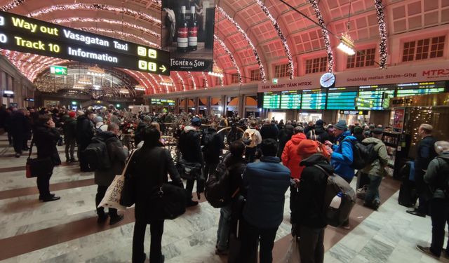 İsveç'te teknik arıza tüm tren trafiğini durma noktasına getirdi