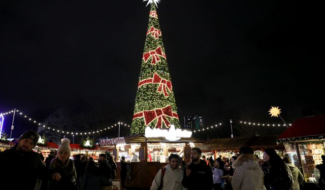 Londralılar Noel için hazırlanan Hyde Park'ı ziyaret ediyor