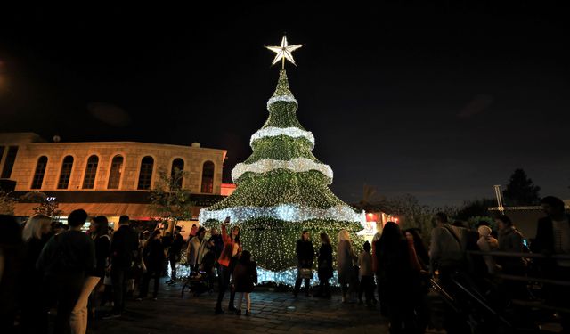 Lübnan'da dev bir Noel ağacı