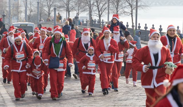 Macaristan'da Noel Baba Koşusu