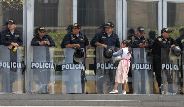 Peru'da şiddet olayları karşısında olağanüstü hal ilan edildi