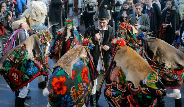 Romanya'da eski kış gelenekleri festivallerle hatırlanıyor