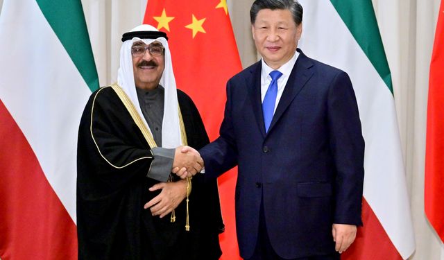 Xi, Suudi Arabistan'da Kuveyt Veliaht Prensi ile görüştü