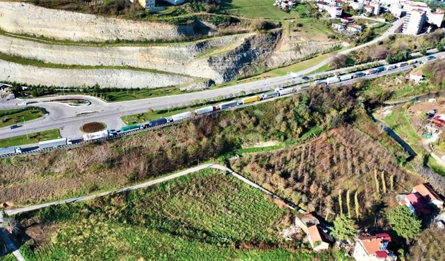 Rusya ile gemi trafiği yavaşladı, tırlar Samsun’da yığıldı