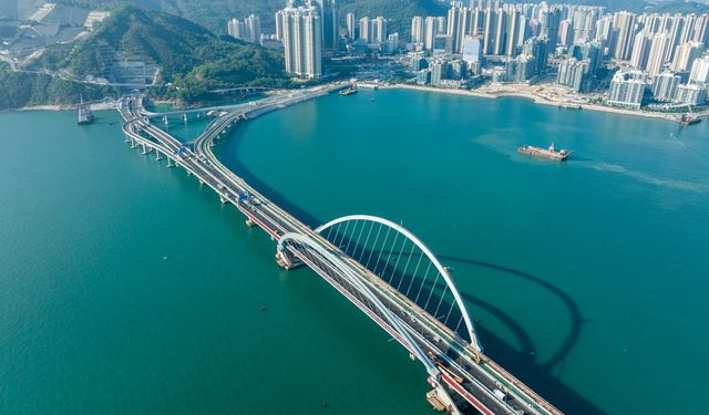 Hong Kong'un Tseung Kwan O Koyu Geçiş Köprüsü trafiğe açıldı