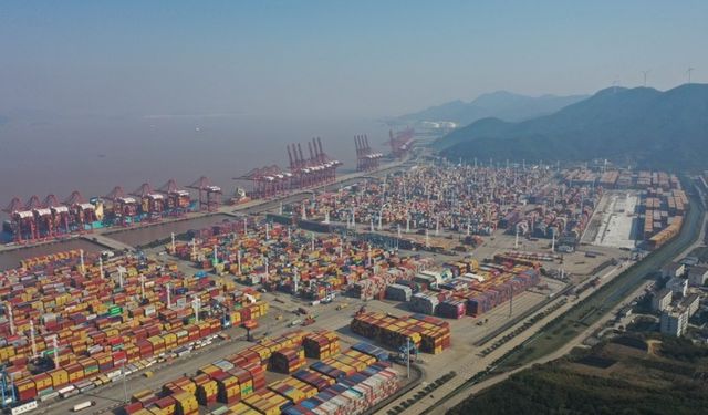 Çin'in doğusundaki Ningbo-Zhoushan Limanı'nda kargo ve konteyner hacmi büyüdü