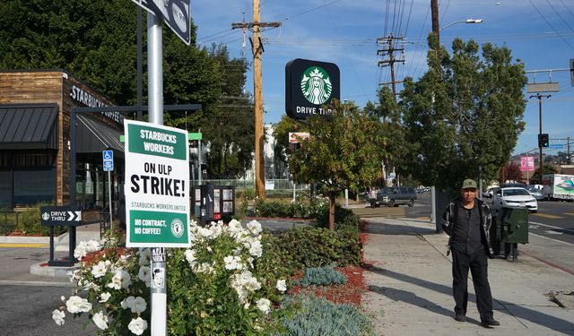 ABD'de 100 kadar Starbucks mağazasında çalışanlar greve gitti