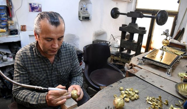 Türk zanaatkar Katar kültürünü tasarımla tanıtıyor