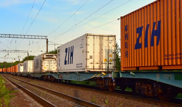 Çin'in kara-deniz ticaret koridorunda konteyner işlem hacmi Ocak-Kasım'da güçlü arttı