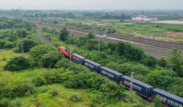 Xi: Çin ve Almanya, diyalogda, kalkınmada, işbirliğinde ve küresel zorlukların üstesinden gelme konusunda ortaklar