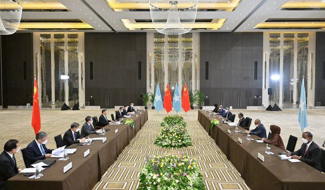 Xi: Çin, Irak'ın yeniden inşasını desteklemeyi sürdürecek