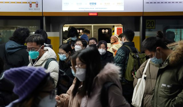 Beijing metrosunda sabah yoğunluğu başladı