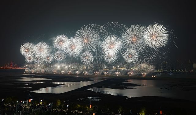 Çin'in Nanchang kentinde Bahar Festivali havai fişeklerle kutlandı