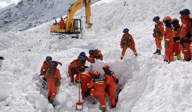 Çin'in Tibet bölgesindeki çığ felaketi sonrasında arama kurtarma çalışmaları