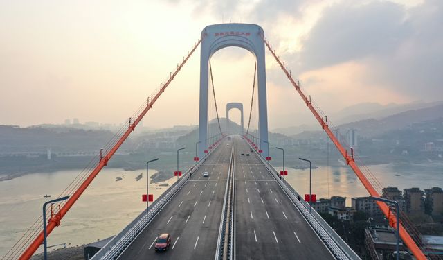 Guojiatuo Yangtze Nehri Köprüsü trafiğe açıldı