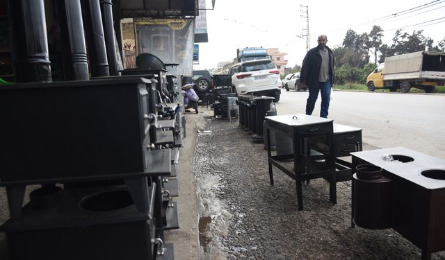 Lübnan'da akaryakıt sıkıntısı odun sobalarına ilgiyi artırdı