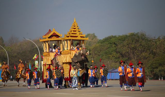 Myanmar'da bağımsızlığın 75. yıl dönümü törenlerle kutlandı