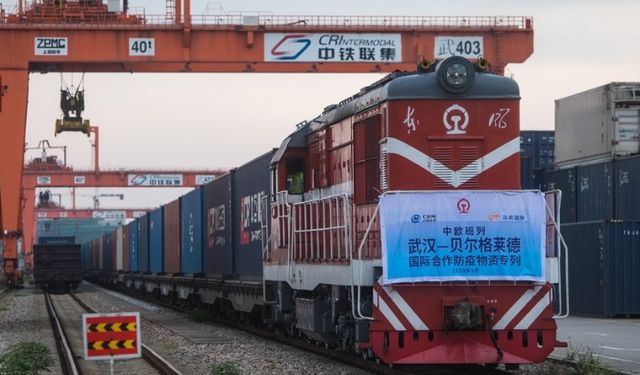 Çin'in Wuhan kentinden kalkan 2022'de Çin-Avrupa yük treni seferleri hızla arttı