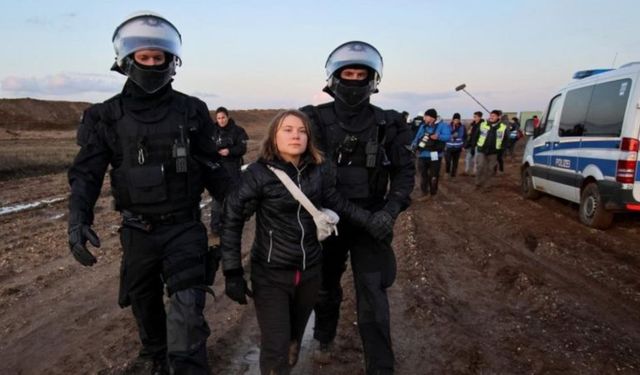 Çevre eylemcisi Greta Thunberg, Almanya'daki protestoda gözaltına alındı