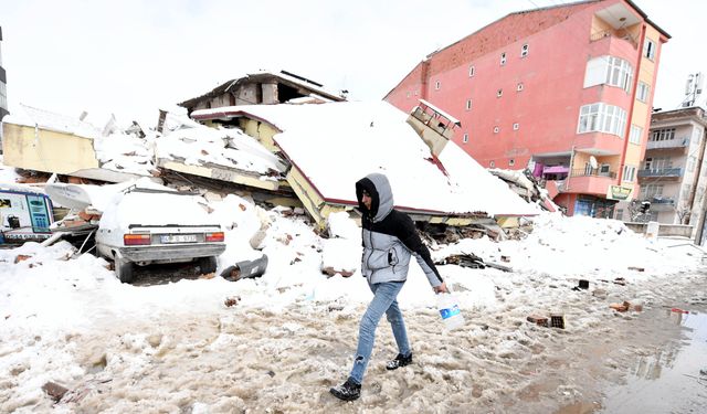 Deprem bölgesinde olağanüstü hal ilan edildi