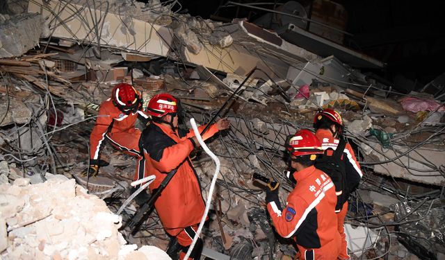 Çin kurtarma ekibinin Hatay'daki çalışmaları gece boyunca devam etti