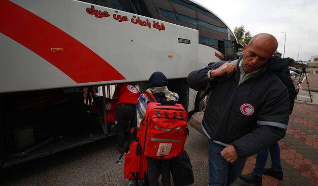 Filistinli arama kurtarma ekibi Türkiye ve Suriye'ye doğru yola çıktı