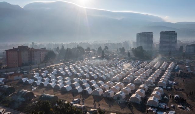 Antakya'da depremzedeler için çadır kent kuruldu