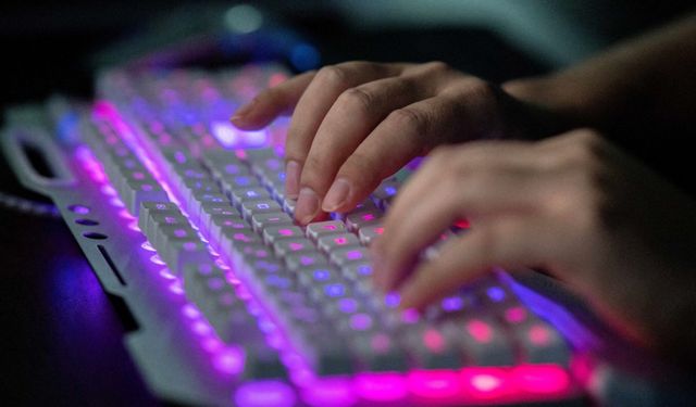 Türk hacker grubundan İsveç'e siber saldırı: 'Kuran yakarsanız biz de server'larınızı yakarız'