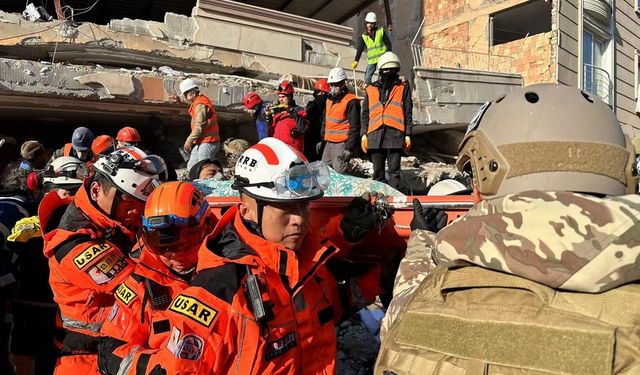 Suriye'de yaşayan Çinliler, depremzedelere yardımda bulundu