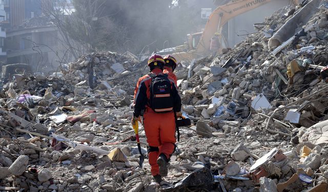 Çinli ve Türk ekiplerin kurtardığı 83 yaşındaki depremzedenin sağlık durumu stabil