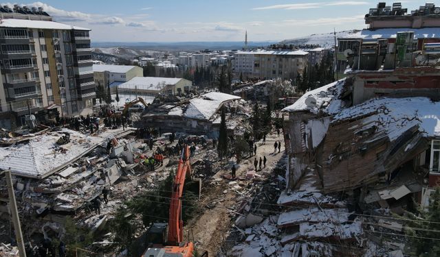 Adıyaman'da arama kurtarma çalışmaları sürüyor