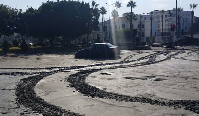 İskenderun'da yükselen deniz suları çekildi