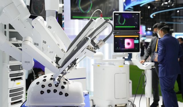 Çinli bilim insanları elektronik deriyle robotlara dokunma duyusu kazandırdı
