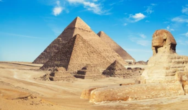 Mısır'da antik döneme ait 32 mezar keşfedildi