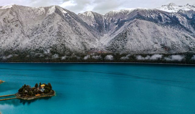 Çin'in Tibet bölgesindeki Basum Gölü'nden nefes kesen manzara