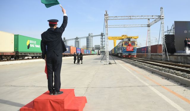 Xinjiang sınır kapısından geçen Çin-Avrupa yük treni sayısı arttı