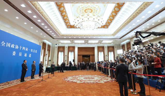 Fotoğraf: Çin Halk Siyasi Danışma Konferansı Ulusal Komitesi üyeleri oturum öncesi soruları yanıtladı