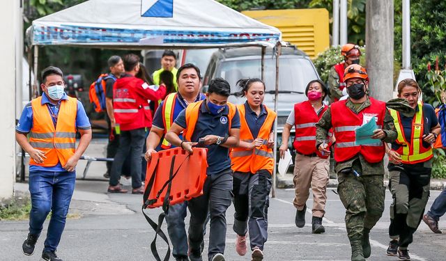 Filipinler'de ulusal deprem tatbikatı düzenlendi