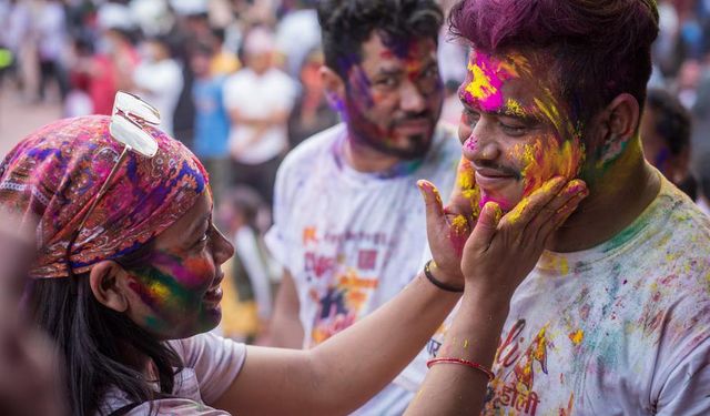 Nepal'deki Holi Festivali'nden renkli görüntüler