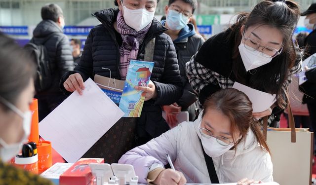 Çin'de ankete dayalı kentsel işsizlik oranı Mart'ta yüzde 5,3 oldu